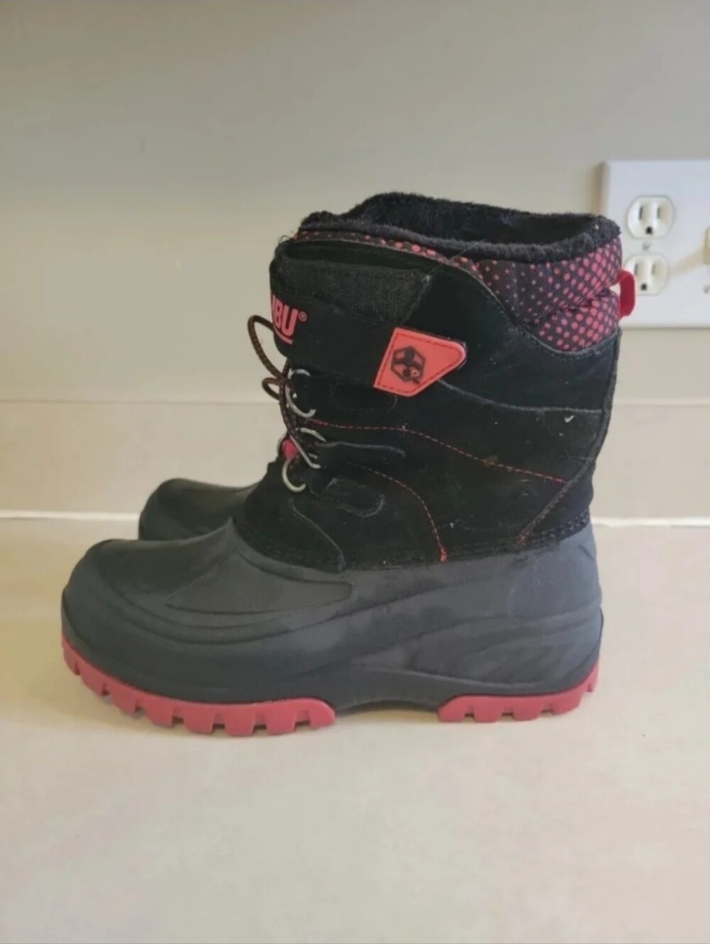 Like NEW Big Kids Sz. 3 KHOMBU Hickory Waterproof BOOTS